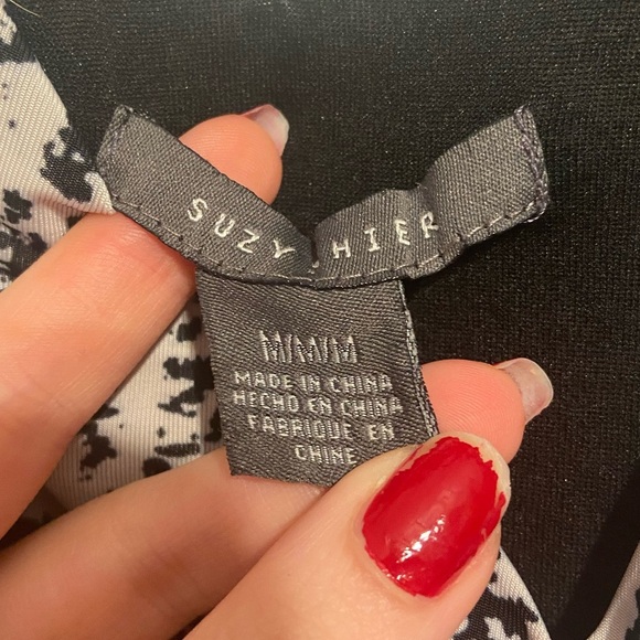 Suzy Shier Black & White Abstract Print Sleeveless Wrap Top – Size M - Picture 2 of 3